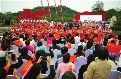 天津打气球老太太与科技生活的智能融合体验